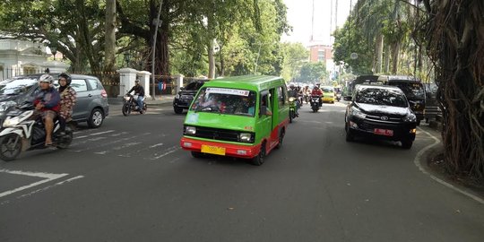 Organda Tangerang tolak aturan wajibkan angkot pasang AC