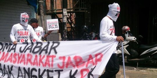 Dukung KPK, masyarakat Jabar gelar aksi jalan kaki tutup mata