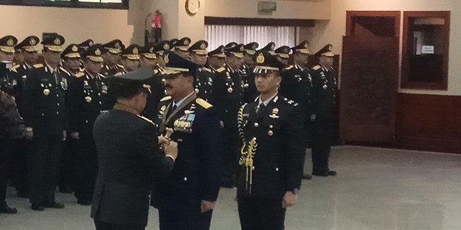 Jokowi berikan Penganugerahan Bintang Bhayangkara Utama kepada Kepala Staf TNI AU