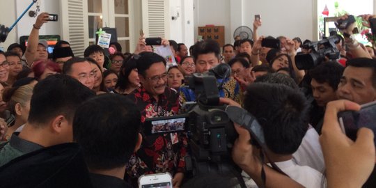 Cerita Djarot dapat kejutan ultah 55 dari rumah hingga ruang kerja