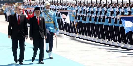 Jokowi temui 3 CEO Turki ajak investasi pesawat hingga kapal listrik