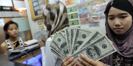 Rupiah terus merosot, sentuh level Rp 13.415 per USD