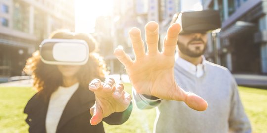 ada keheningan yang canggung