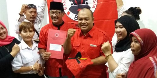 Gara-gara kemeja, pengembalian formulir Pilgub oleh Suhandoyo molor