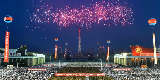 Meriahnya perayaan keberhasilan uji coba rudal antarbenua Korut