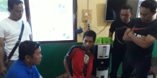 Duduk samping sopir bus, seorang warga terduga ISIS diamankan polisi