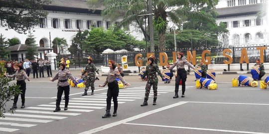 Rampak Kendang TNI-Polri meriahkan HUT Bhayangkara 71 di Bandung