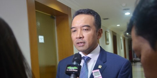 Teguh Juwarno klaim tak pernah kenal Andi Naragong saat di Komisi II