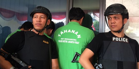 Dicokok polisi, aktor Ammar Zoni simpan ganja dalam toples