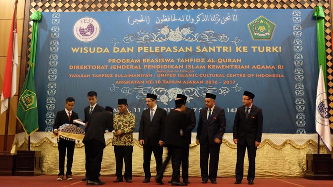 kemenag wisuda santri hafiz alquran