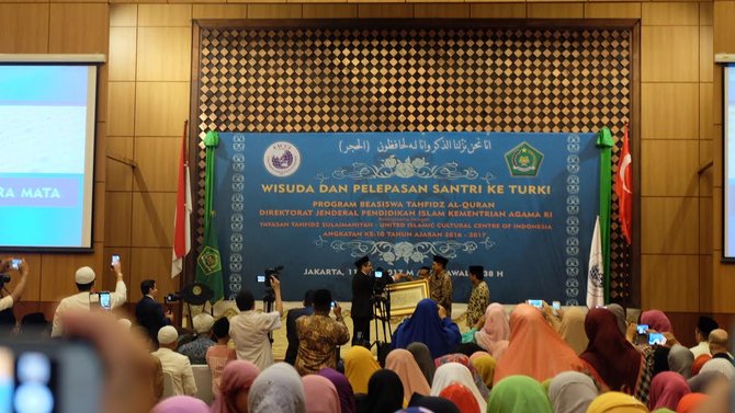 kemenag wisuda santri hafiz alquran