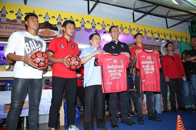 meet and greet bertema 039bicara gaya hidup bintang sepakbola bersama bali united di rumah indofood039