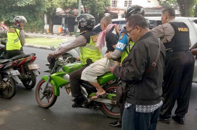 pria diamankan di depan rumah dinas panglima tni