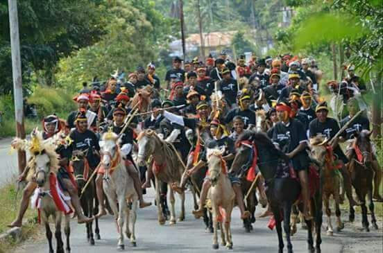 presiden jokowi hadiri festival 1001 kuda dan tenun ikat di sumba