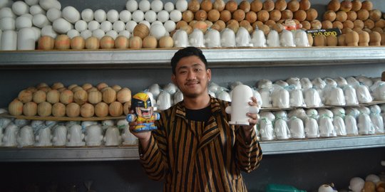 Di tangan Faiz, limbah kayu jadi boneka & raup Rp 10 juta/bulan