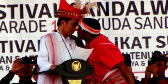 Tradisi cium hidung, cara masyarakat Sumba sambut Presiden Jokowi