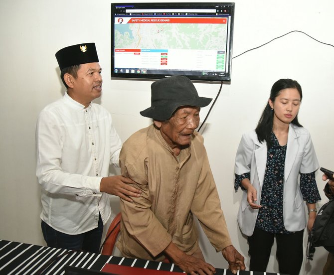 bupati purwakarta dedi mulyadi meluncurkan program sampurasun dokter