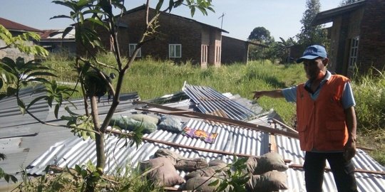 Puting beliung landa 2 wilayah di Deli Serdang, puluhan rumah rusak