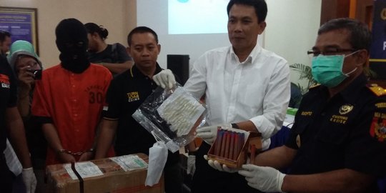 Terima paket eyeliner berisi sabu dari Nigeria, Eko diciduk polisi
