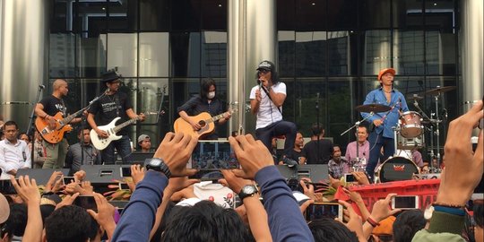 Slank gelar konser tolak pansus angket KPK