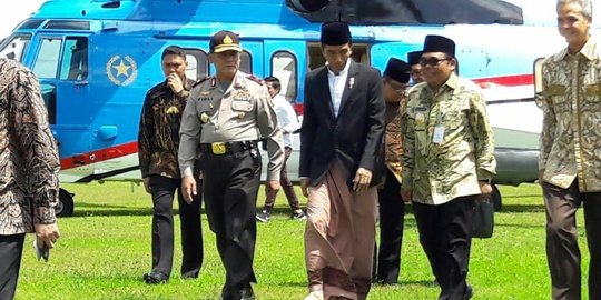 Pakai sarung, Jokowi hadiri Halaqah Nasional Alim Ulama