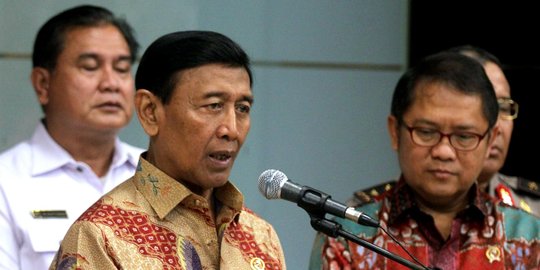 Wiranto tantang ormas yang dibubarkan gugat pemerintah ke pengadilan