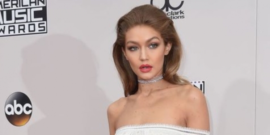 FOTO: Tampil dengan rambut super pendek, Gigi Hadid makin cantik?
