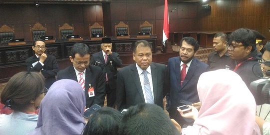 Ketua MK bantah ada pertemuan tertutup 8 hakim sebelum pemilihan