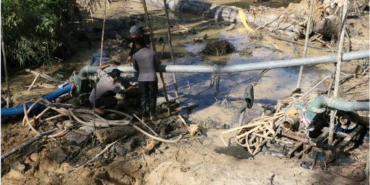 Polisi gerebek tambang emas ilegal di Sanggau, 9 orang diamankan