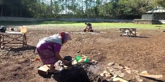 Kekeringan landa Gunungkidul, warga gali telaga kumpulkan air bersih