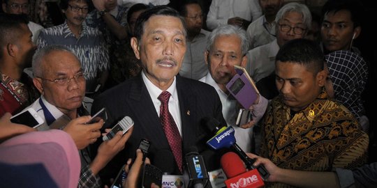 Tak mau cuma impor, Luhut minta RI hasilkan sendiri mobil listrik