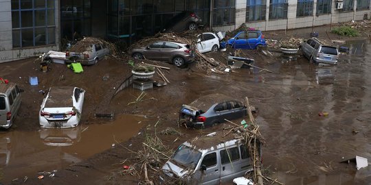 Kacau-balau kota di China usai diterjang banjir bandang