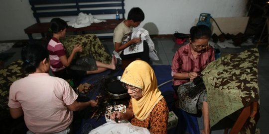 karya terhambat masalah gaji