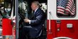 Gaya Donald Trump naik truk pemadam kebakaran