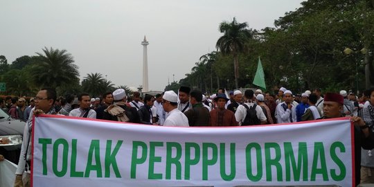 Tolak Perppu Ormas, massa HTI mulai padati Patung Kuda Monas