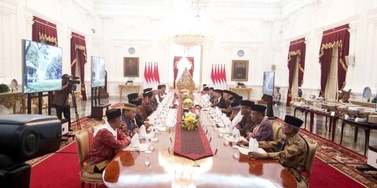 Jokowi bahas politik & ekonomi dengan ulama Sulawesi di Istana