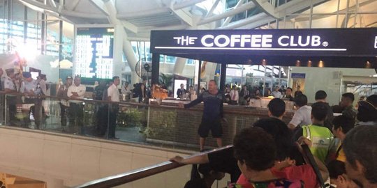 WNA Australia meracau dan coba bunuh diri di Bandara Ngurah Rai
