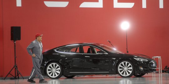 Jonan: Tesla kalau masuk RI harganya bisa Rp 2 M, tak ada yang beli