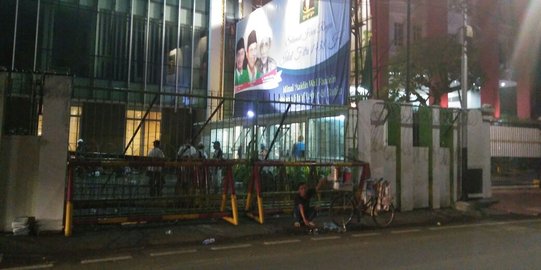 Polisi berjaga dan pasang pagar berduri di sekitar markas PPP