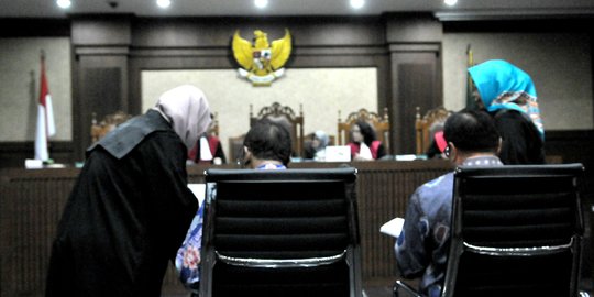 2 Terdakwa kasus e-KTP divonis 7 & 5 tahun bui dan 'dimiskinkan'