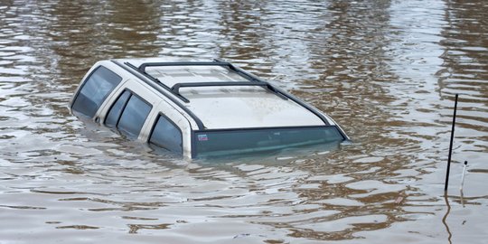 Mobil tenggelam di danau, warga Trunyan gelar upacara pembersihan