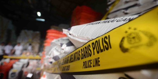 Mabes Polri gerebek gudang beras Maknyuss dan Cap Ayam Jago