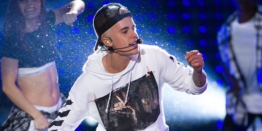 Justin Bieber dilarang konser di China tahun ini karena bengal
