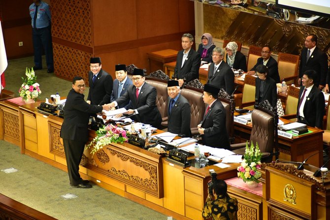 sidang paripurna dpr bahas ruu pemilu