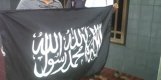Usai dibubarkan, HTI dilarang beraktivitas dan kibarkan bendera