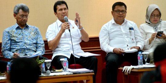 Disuruh mundur, Menteri Asman belum komunikasi dengan Amien Rais