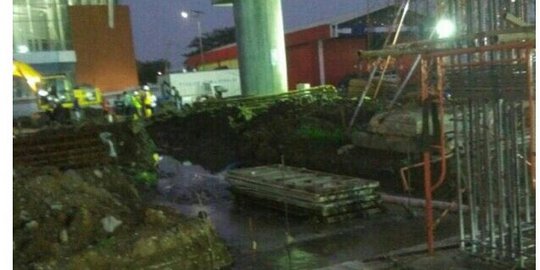 Mesin bor hantam pipa, air menyembur di Bandara Soekarno Hatta