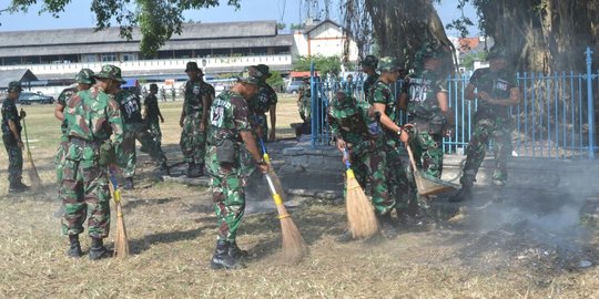 Ratusan prajurit TNI AU Solo bersih-bersih keraton dan Mangkunegaran