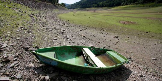 Nyaris kering, begini rupa waduk yang tenggelamkan 3 desa di Jerman