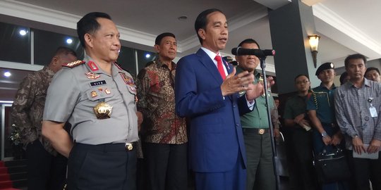 Jokowi ke kepala daerah: Zaman IT ngurus izin tahunan, memalukan!